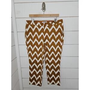 NWT Old Navy size 12 brown & white chevron print capri pants